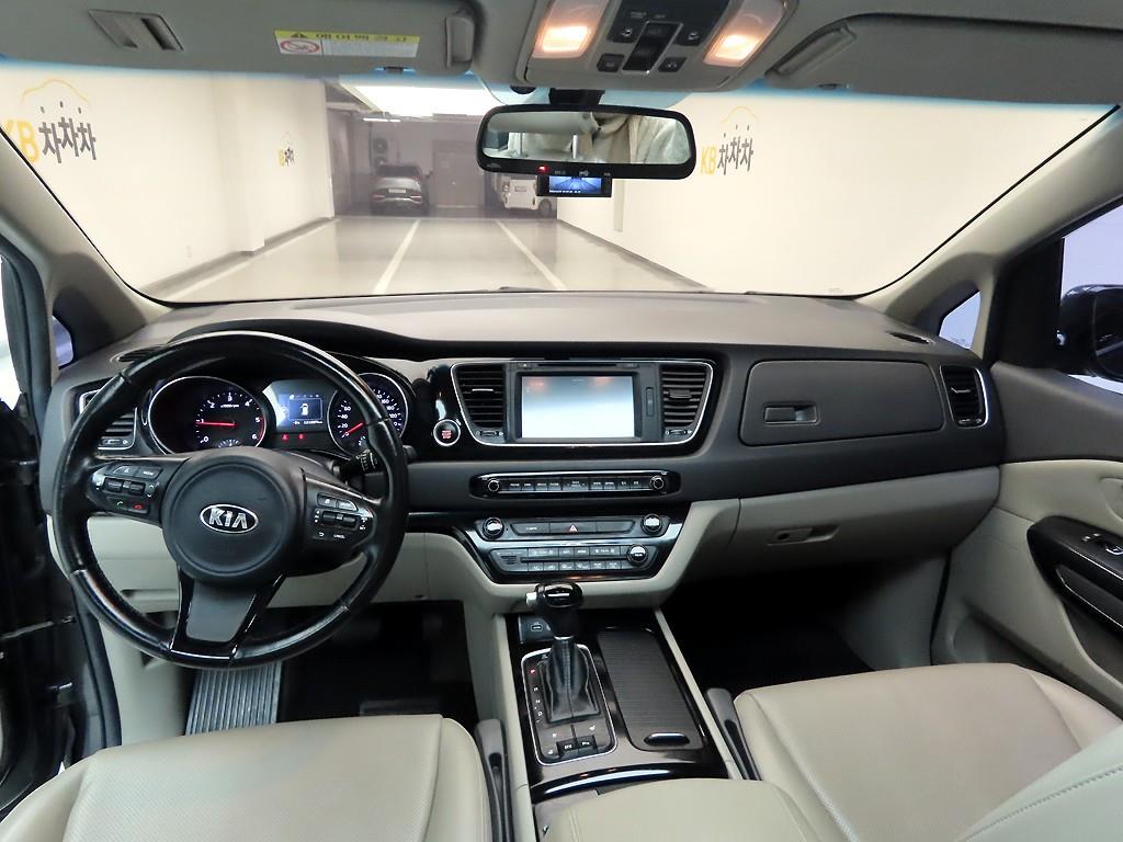 KIA Carnival - Vista 6
