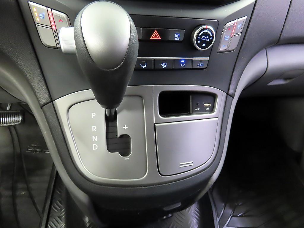 HYUNDAI Starex - Vista 10