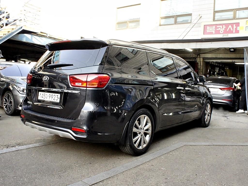 KIA Carnival - Vista 7