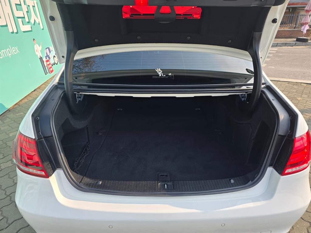 Mercedes Benz E class - Vista 5