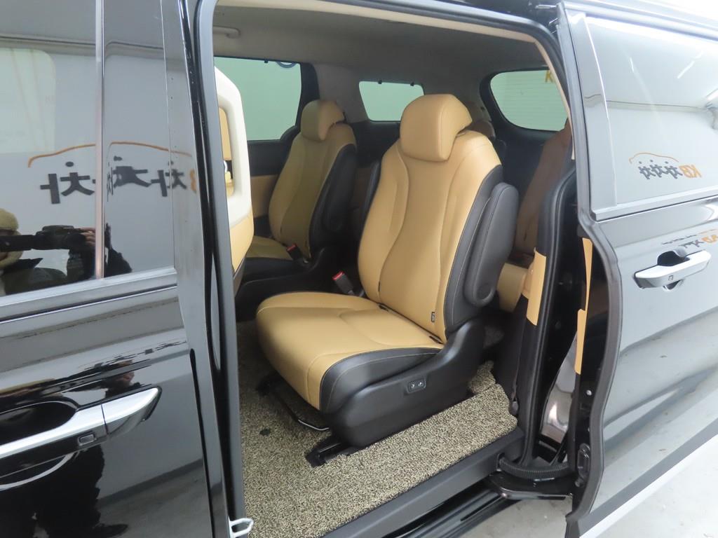 KIA Carnival - Vista 6