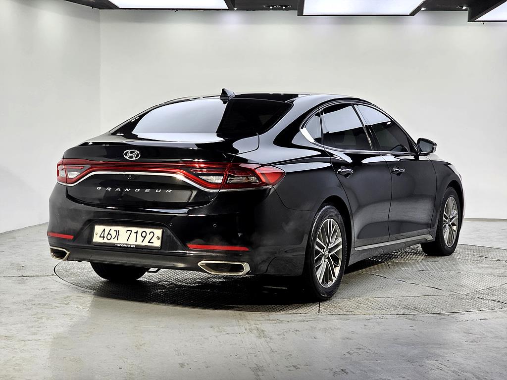 HYUNDAI Grandeur - Vista 4