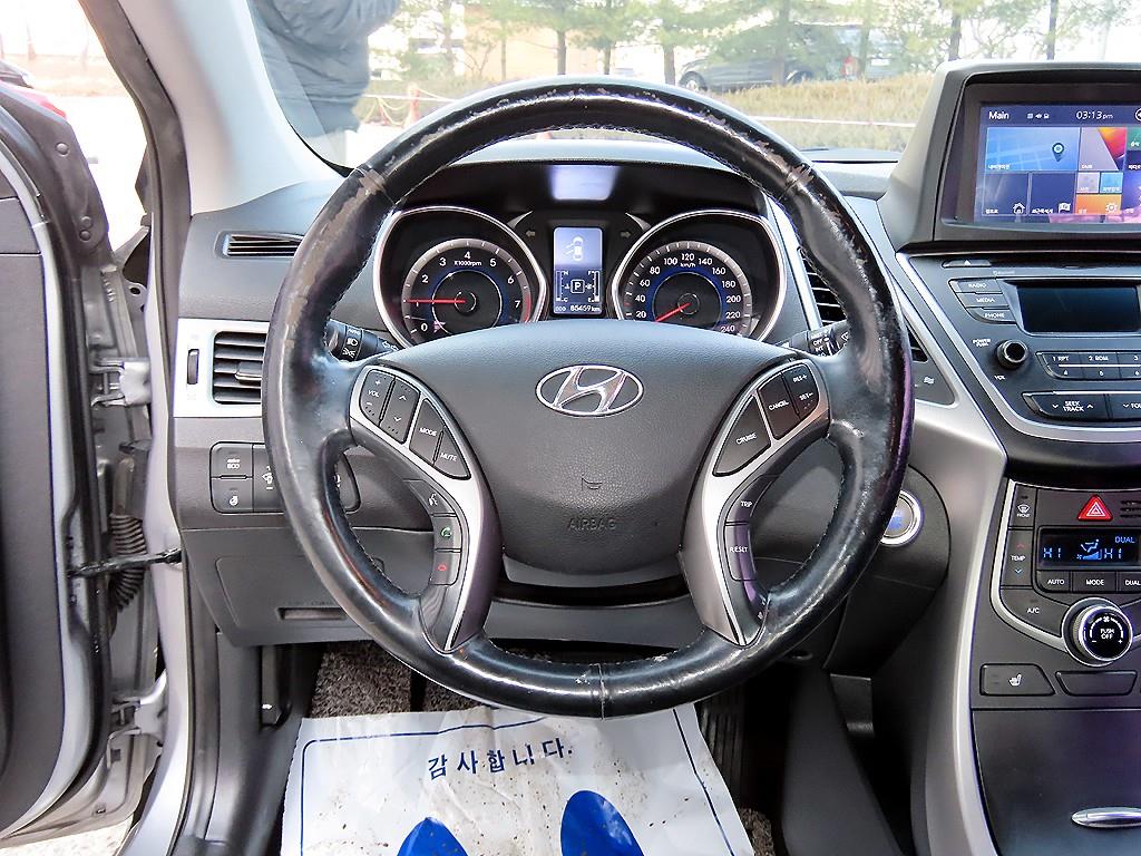 HYUNDAI Avante - Vista 8