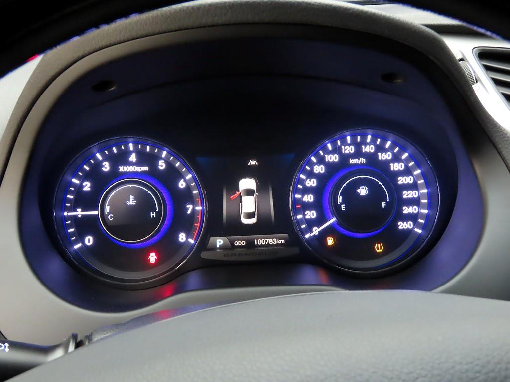 HYUNDAI Grandeur - Vista 5