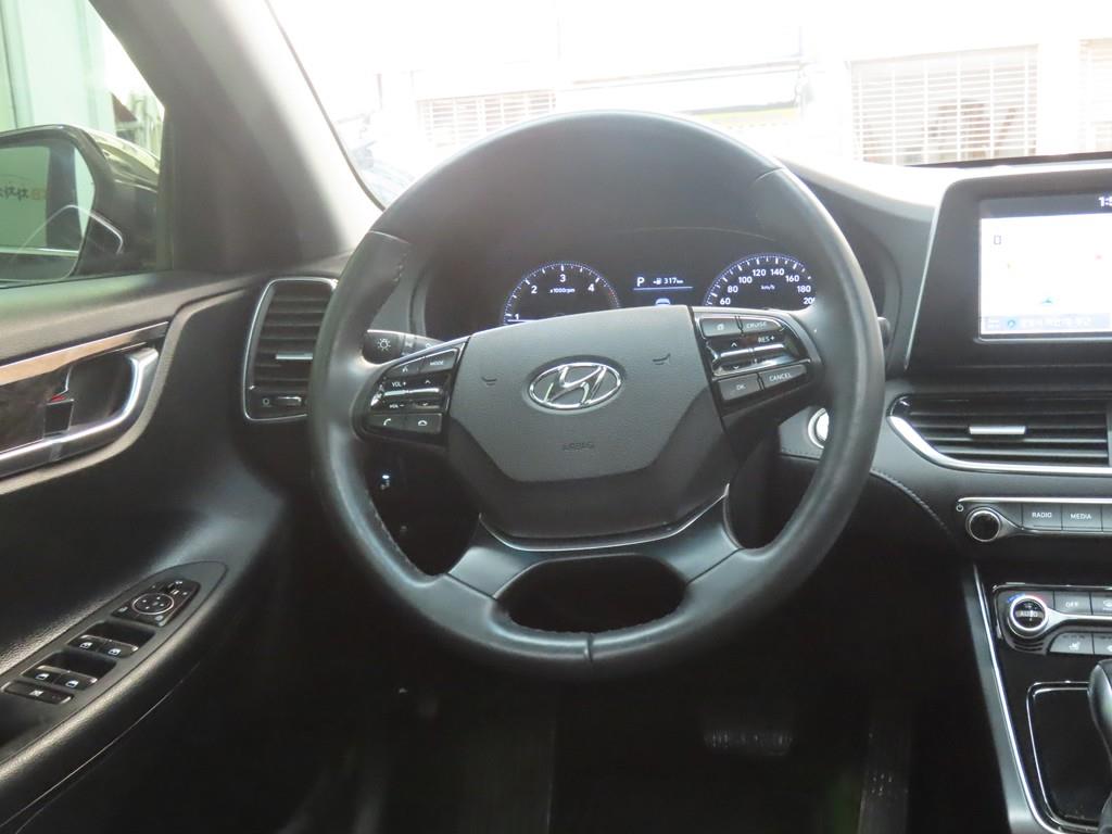 HYUNDAI Grandeur 2018 Gris - Importación desde Corea - HF Imports Iquique - Foto 18