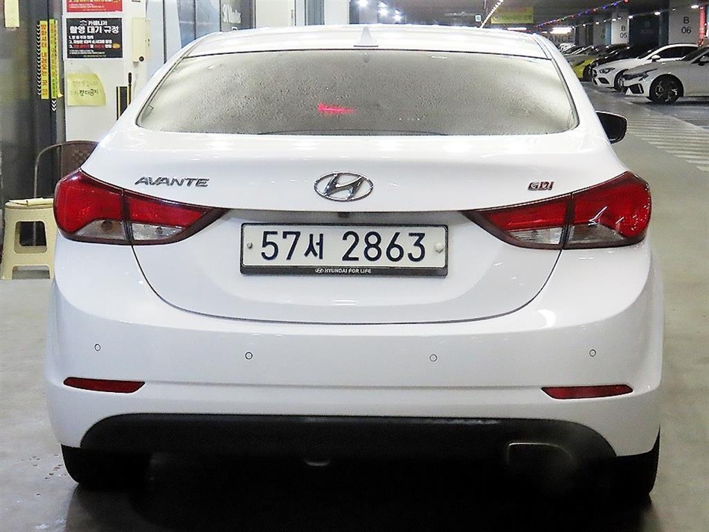 HYUNDAI Avante - Vista 5