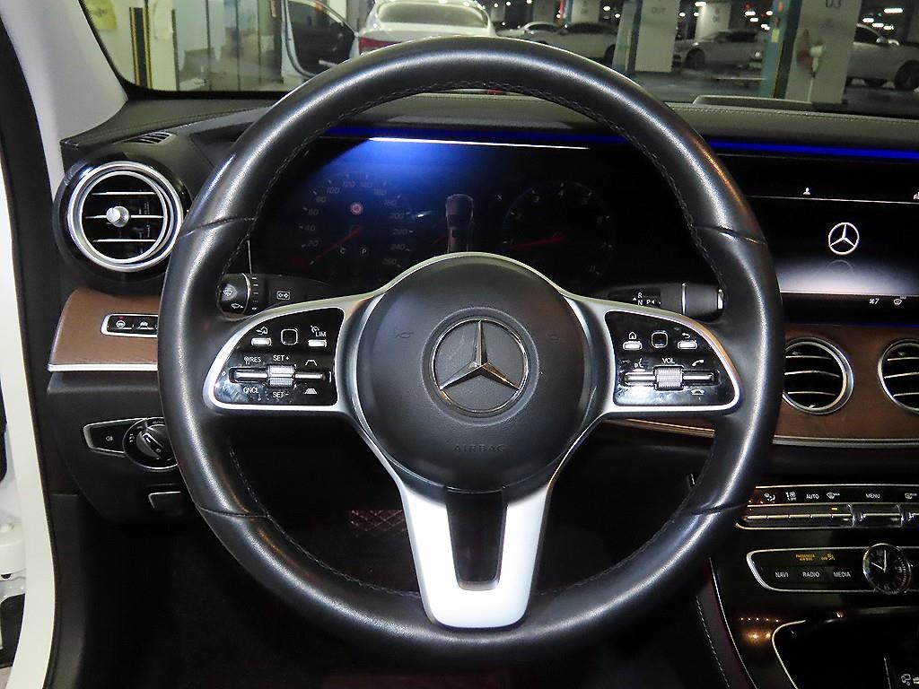 Mercedes Benz E class - Vista 8