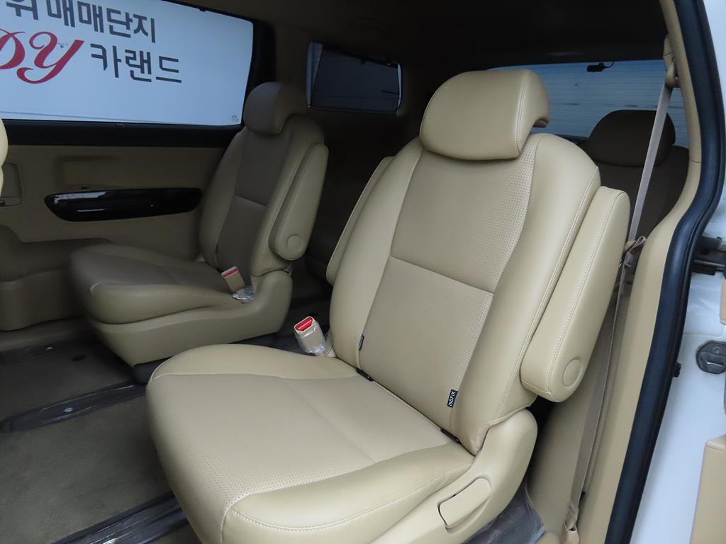 KIA Carnival - Vista 7