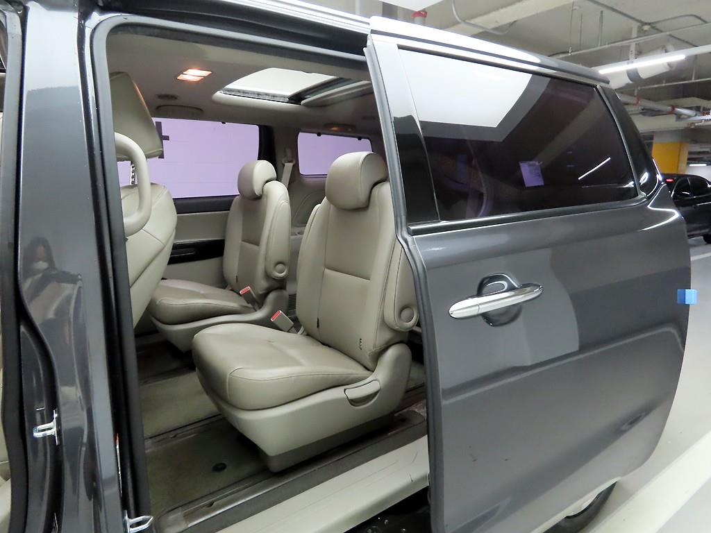 KIA Carnival - Vista 12