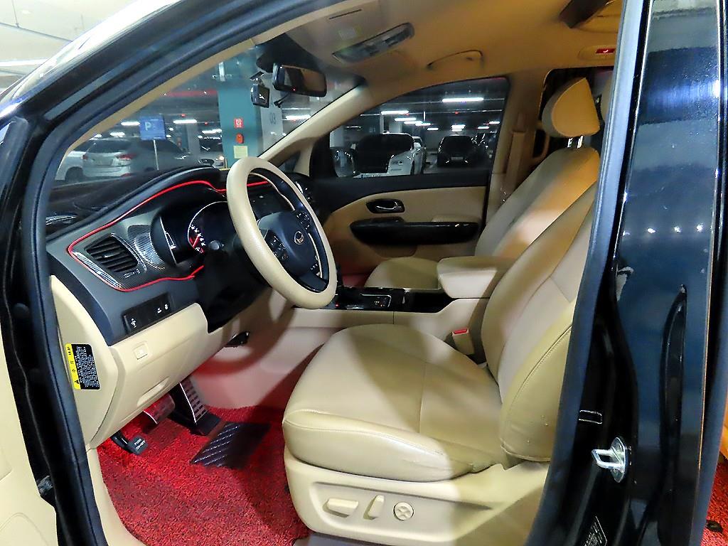 KIA Carnival - Vista 6