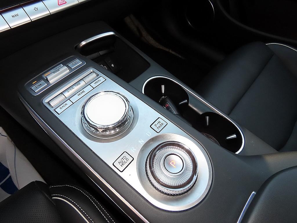 Genesis GV70 - Vista 11