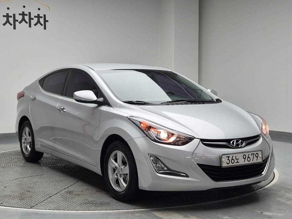 HYUNDAI Avante - Vista 4