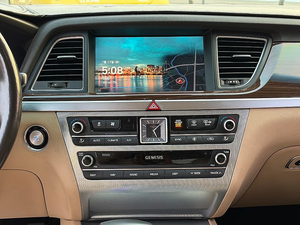 Genesis G80 - Vista 10