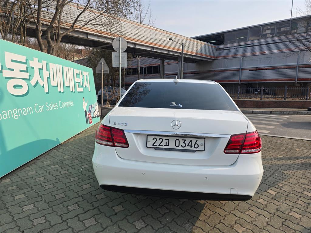 Mercedes Benz E class - Vista 4