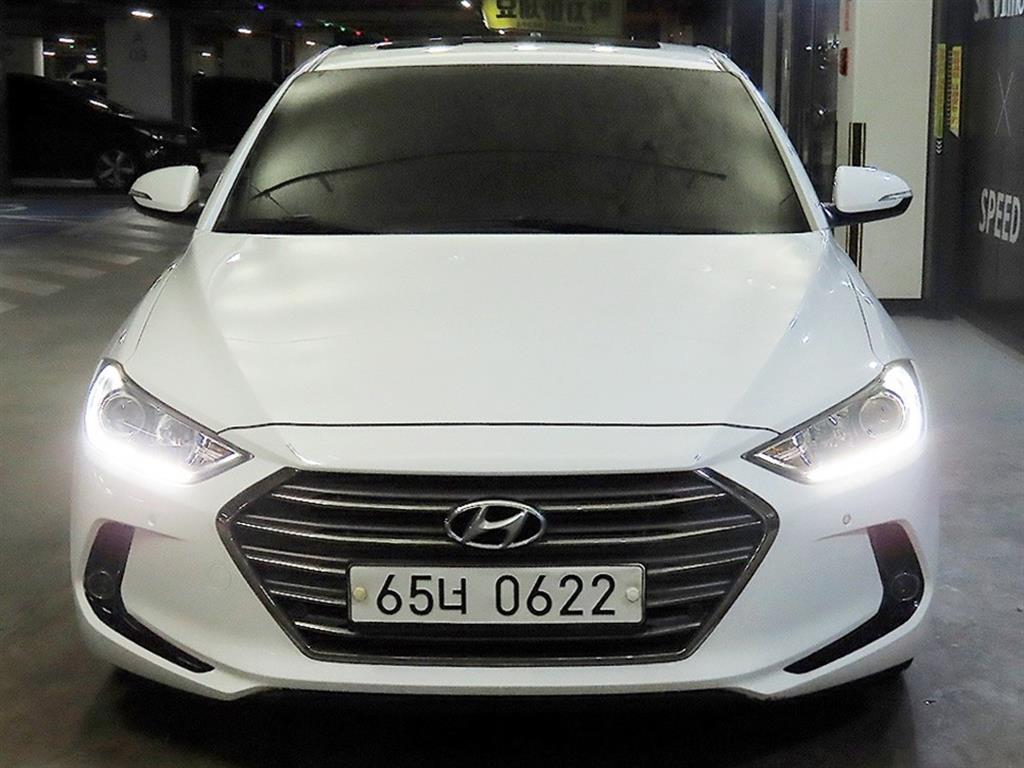 HYUNDAI Avante - Vista 2