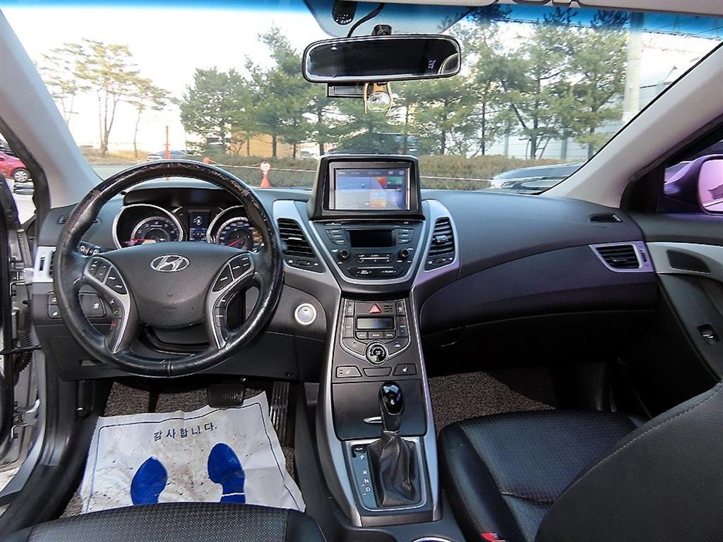 HYUNDAI Avante - Vista 7