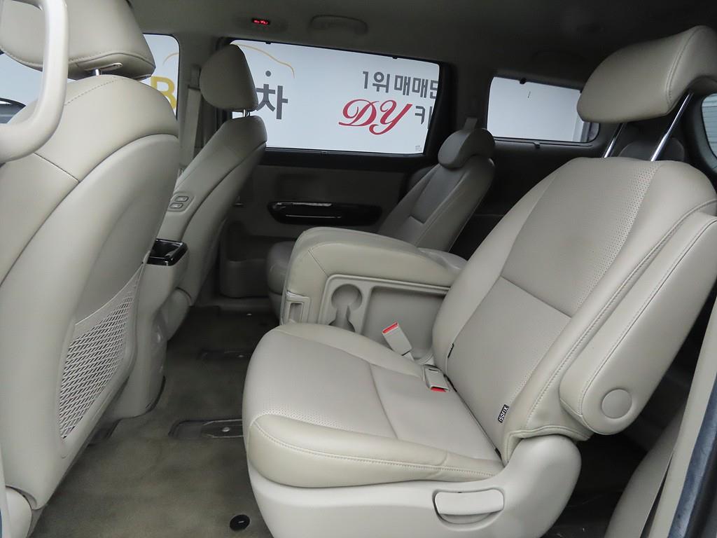 KIA Carnival - Vista 6