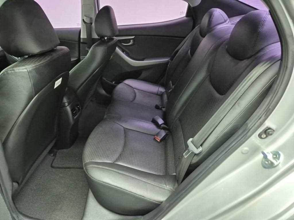 HYUNDAI Avante - Vista 12