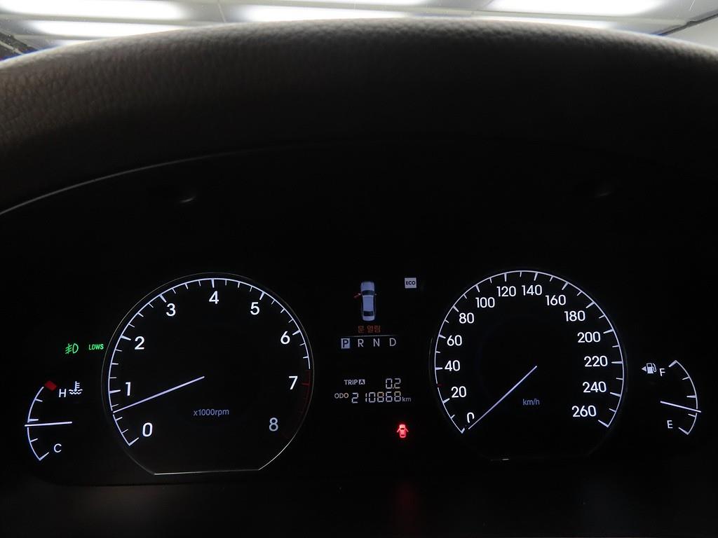 HYUNDAI Equus - Vista 9