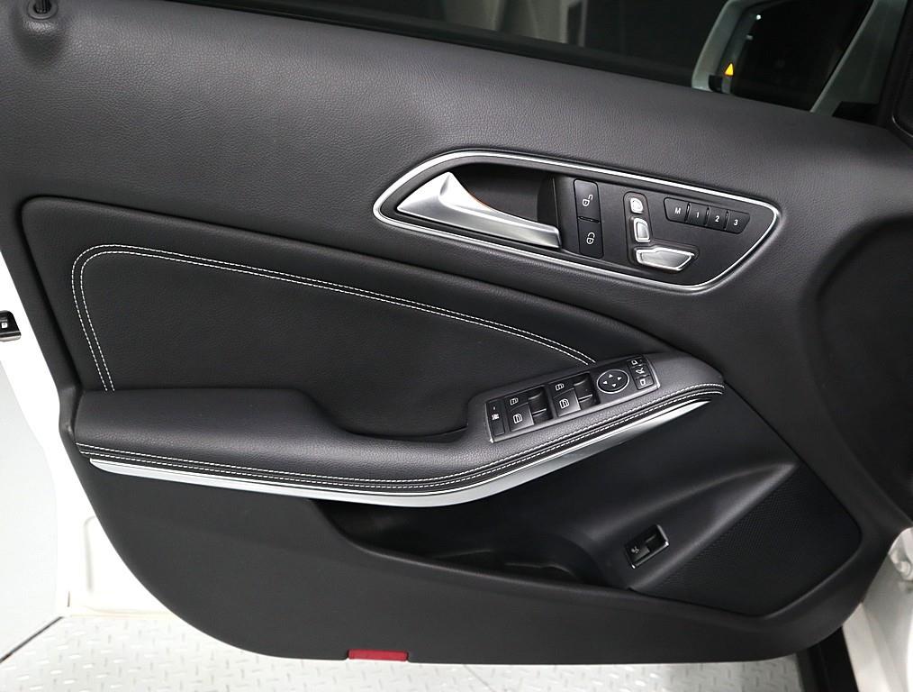 Mercedes Benz GLA Class - Vista 8