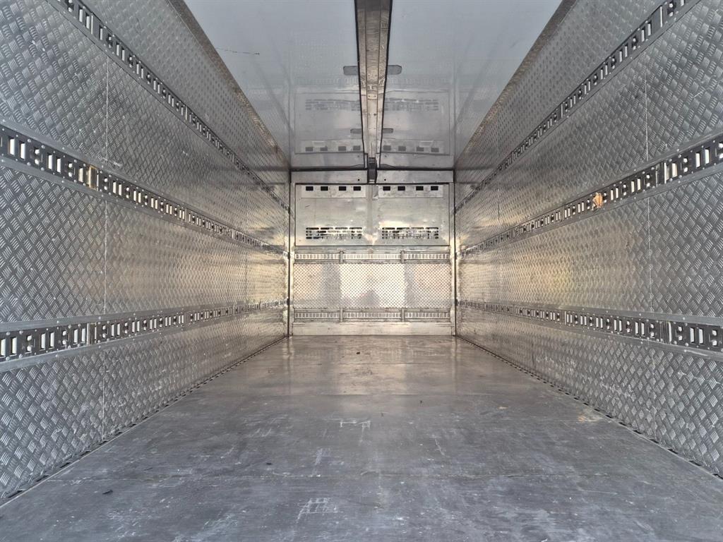 medium and large cargo truck - Vista 6