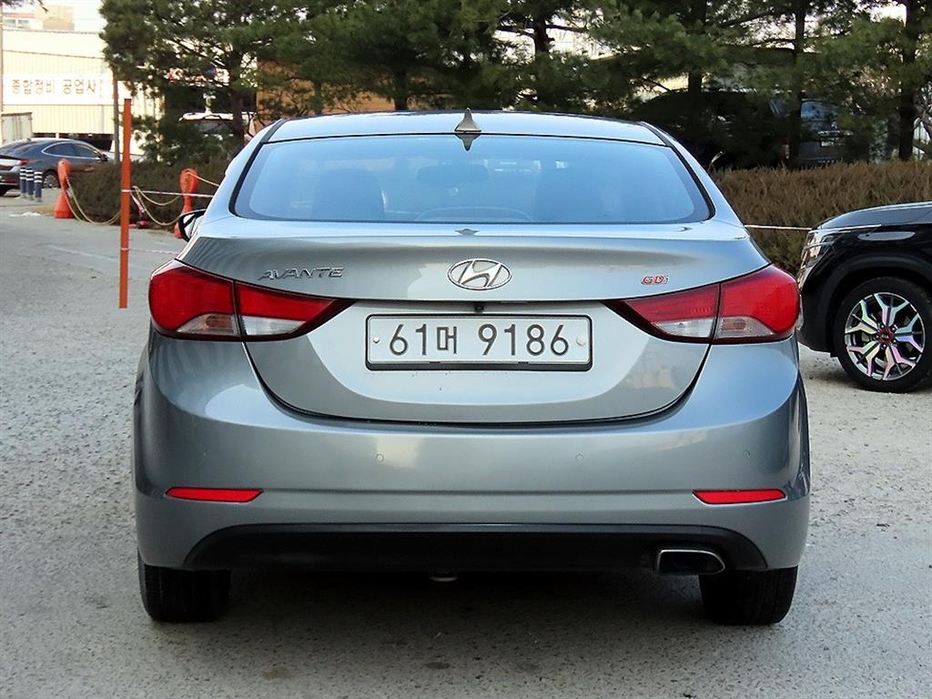 HYUNDAI Avante - Vista 4