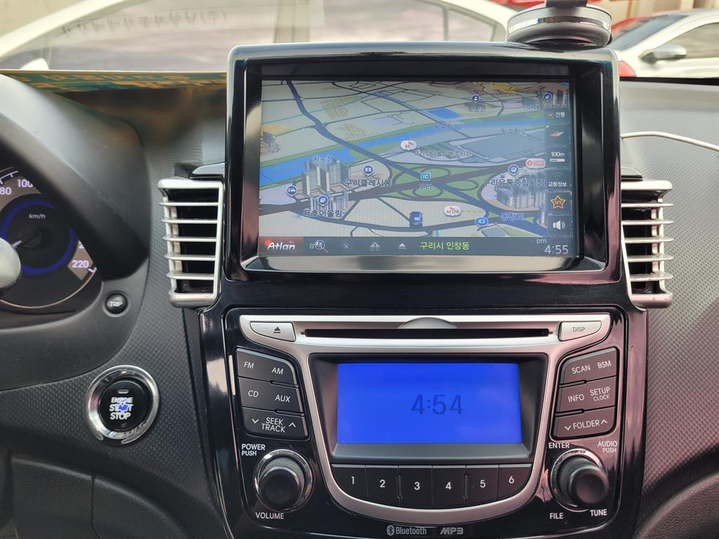 HYUNDAI Accent - Vista 5