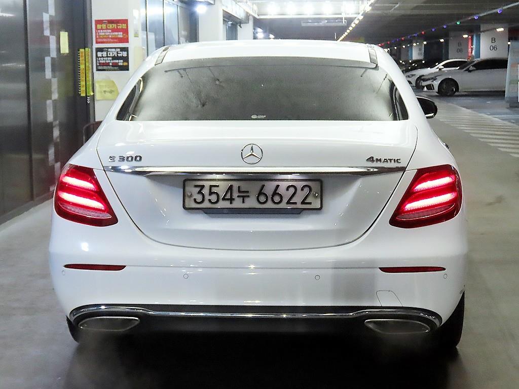 Mercedes Benz E class - Vista 5