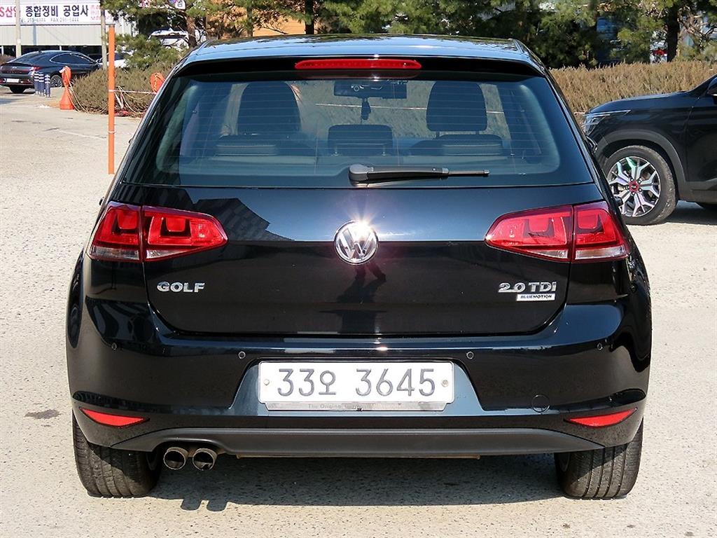 Volkswagen Golf - Vista 4