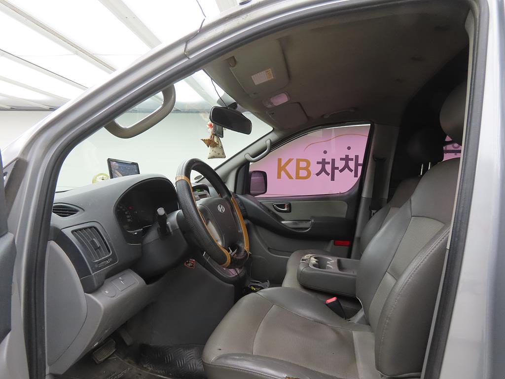 HYUNDAI Starex - Vista 5