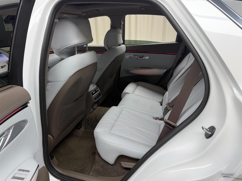 Genesis GV70 - Vista 9