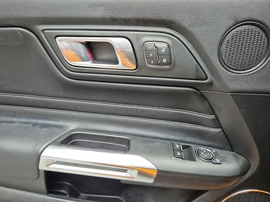 Ford Mustang - Vista 7