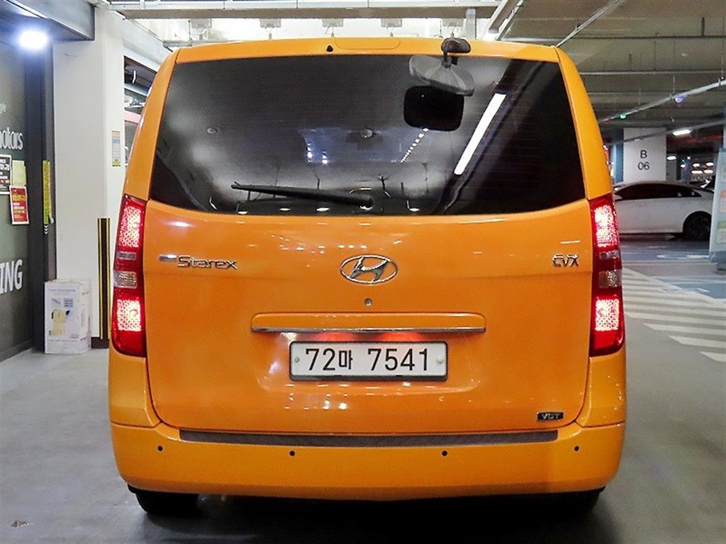 HYUNDAI Starex - Vista 5