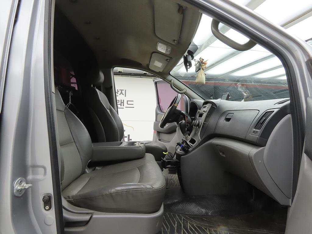 HYUNDAI Starex - Vista 6