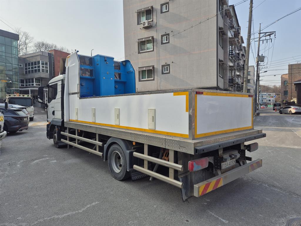 medium and large cargo Live Fish Car - Vista 7