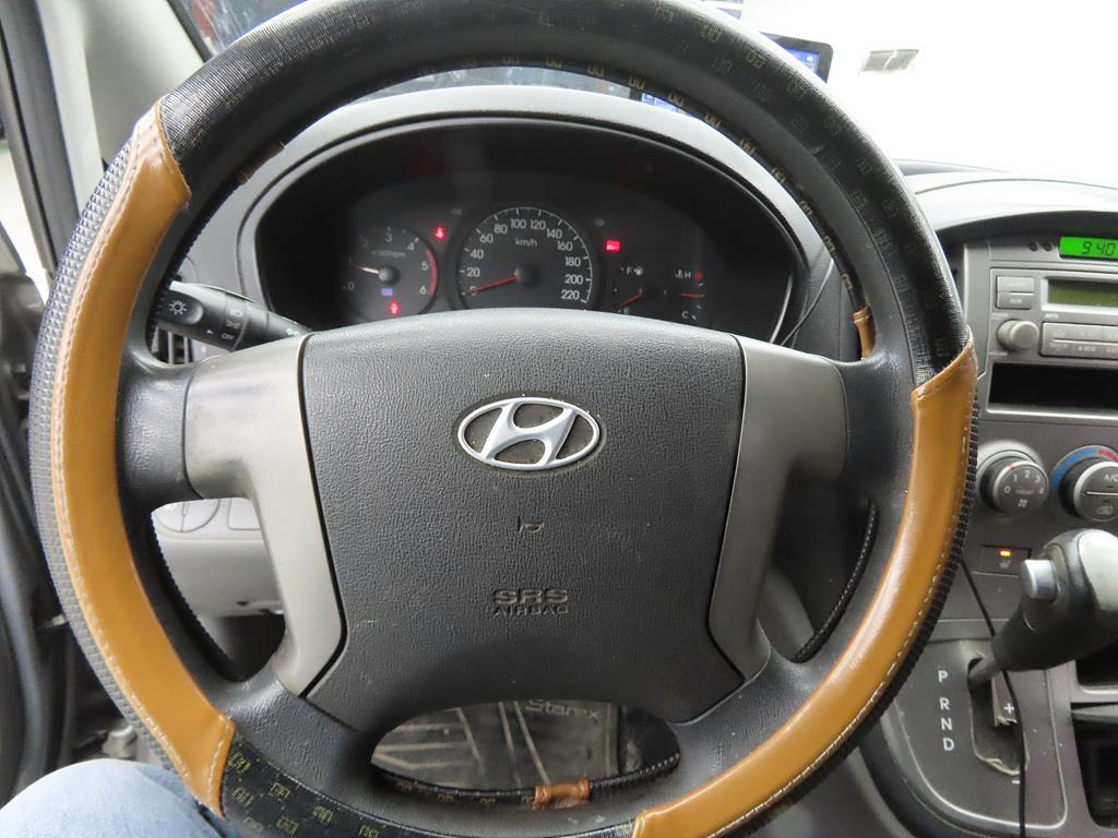 HYUNDAI Starex - Vista 7