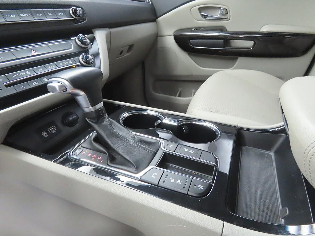 KIA Carnival - Vista 11