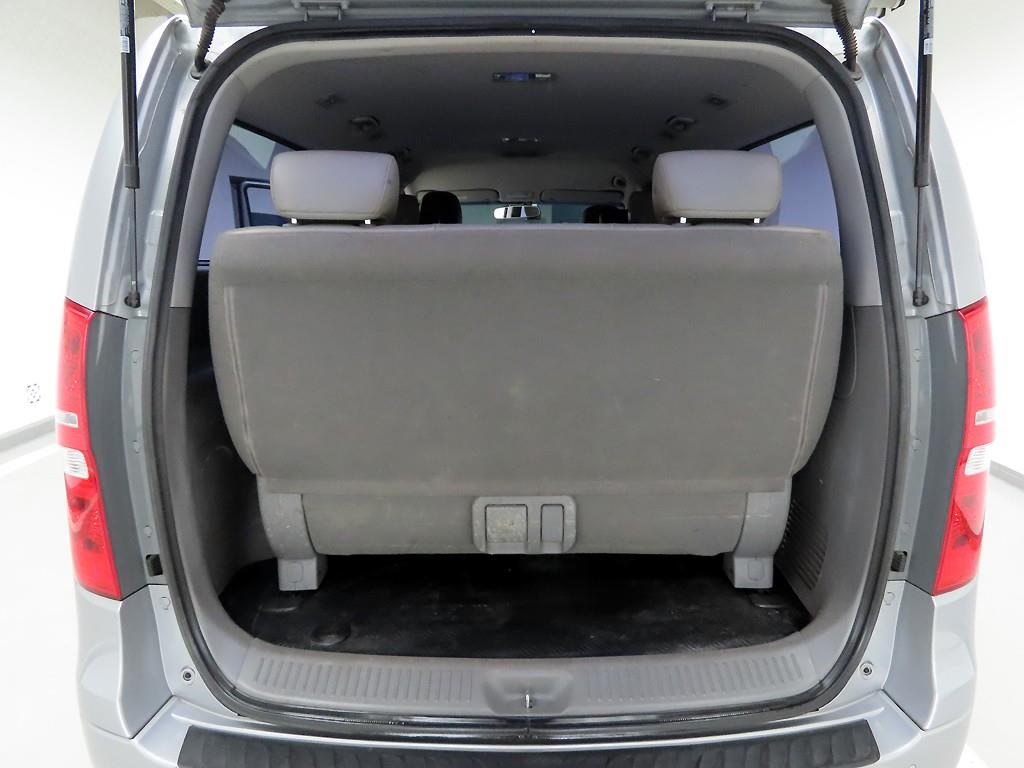 HYUNDAI Starex - Vista 5