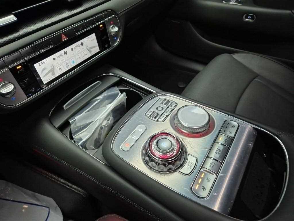 Genesis G90 - Vista 8