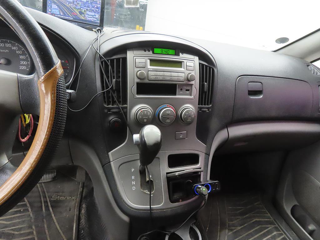 HYUNDAI Starex - Vista 9