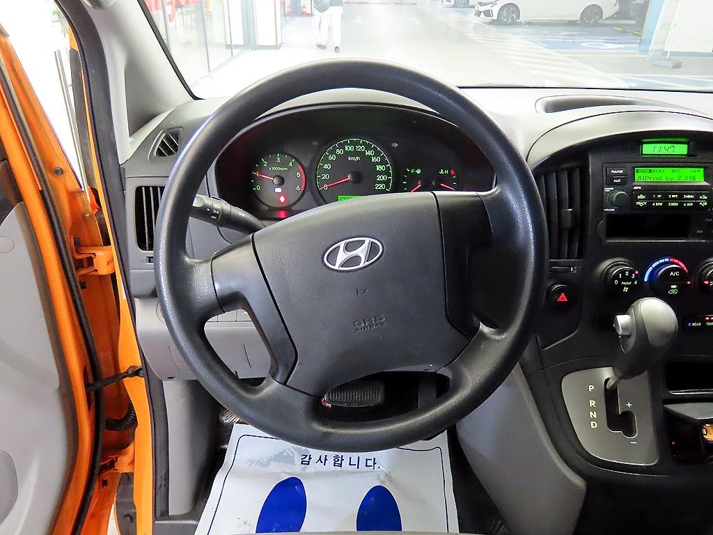 HYUNDAI Starex - Vista 9