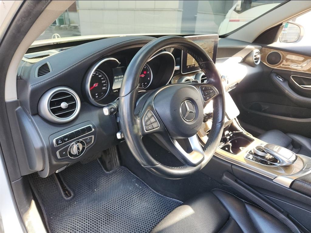 Mercedes Benz C Class - Vista 5