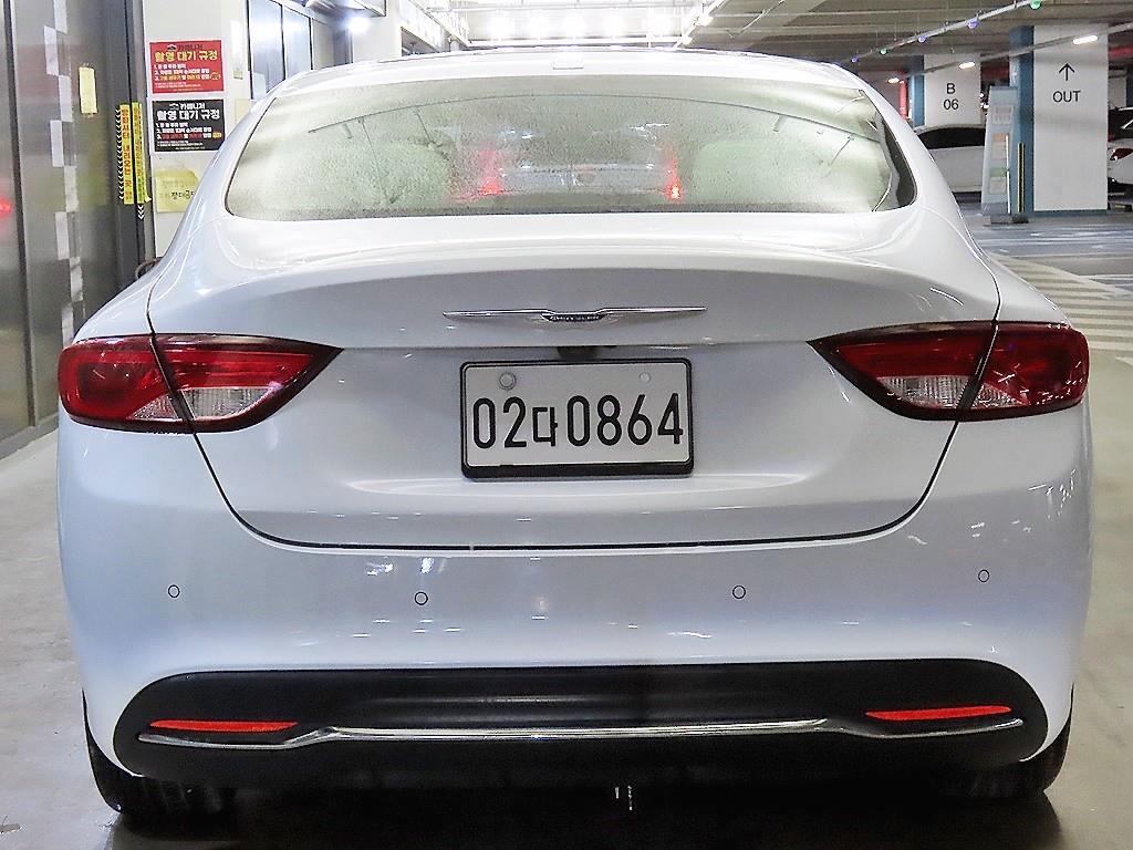 Chrysler 200 - Vista 5