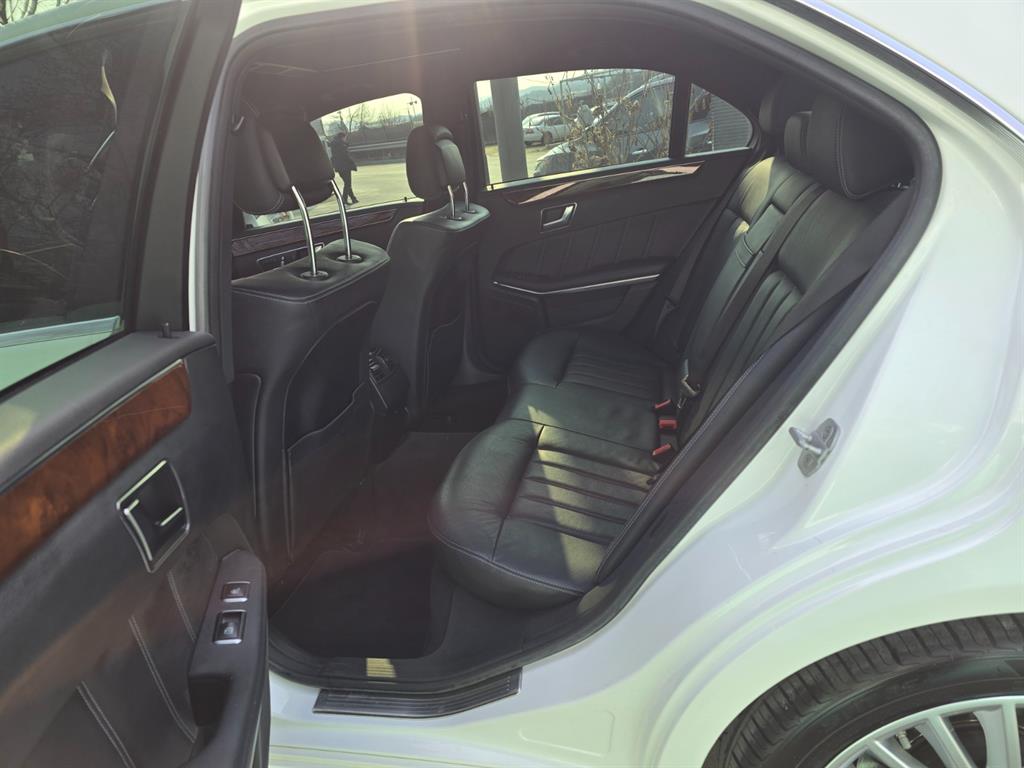 Mercedes Benz E class - Vista 7