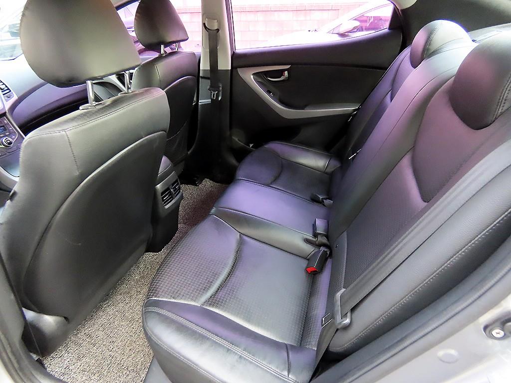 HYUNDAI Avante - Vista 6