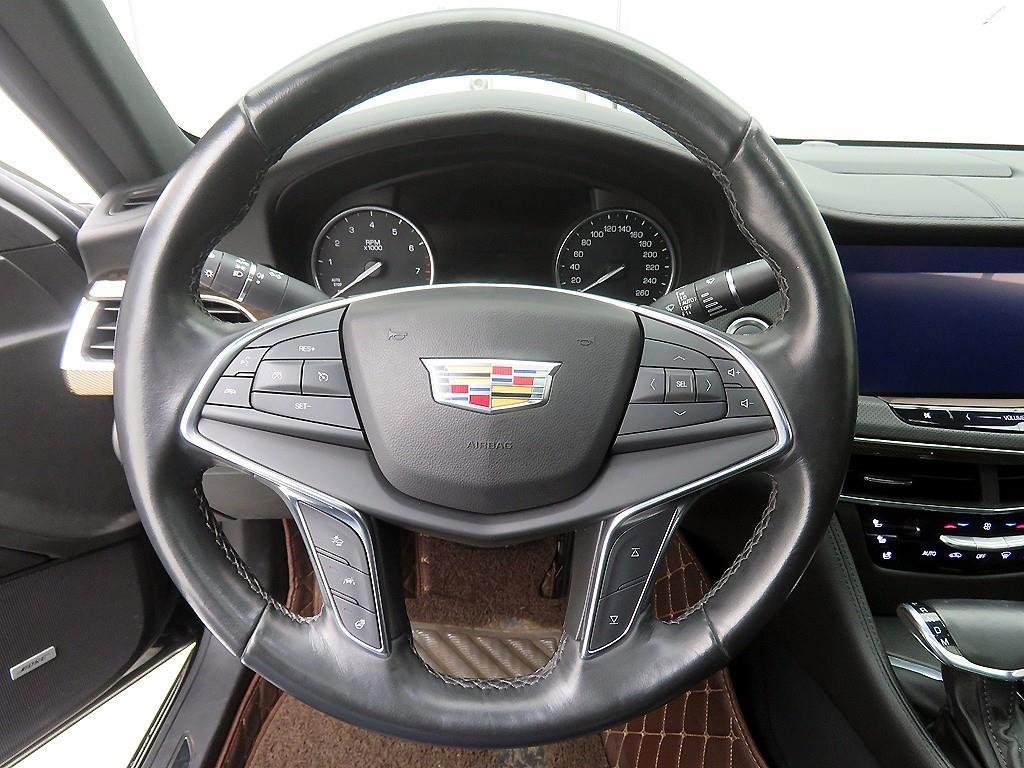 Cadillac CT6 - Vista 10