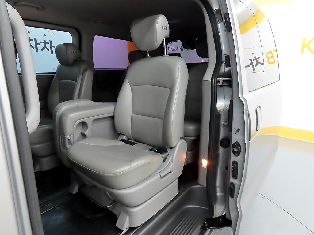 HYUNDAI Starex - Vista 6