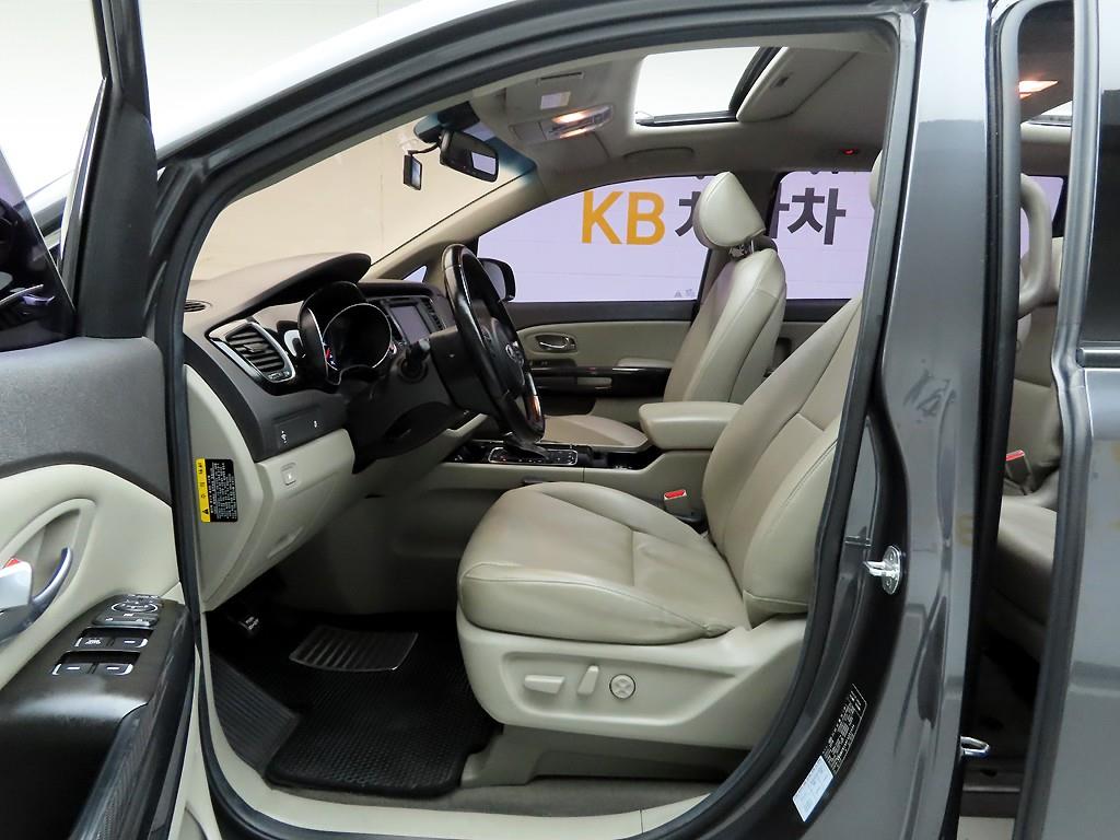 KIA Carnival - Vista 11