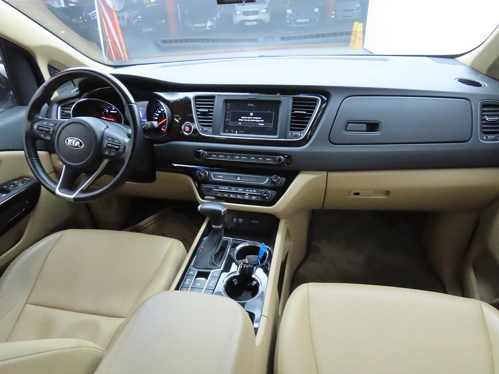 KIA Carnival - Vista 5