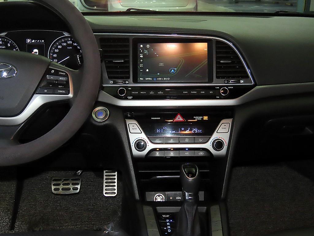 HYUNDAI Avante - Vista 11